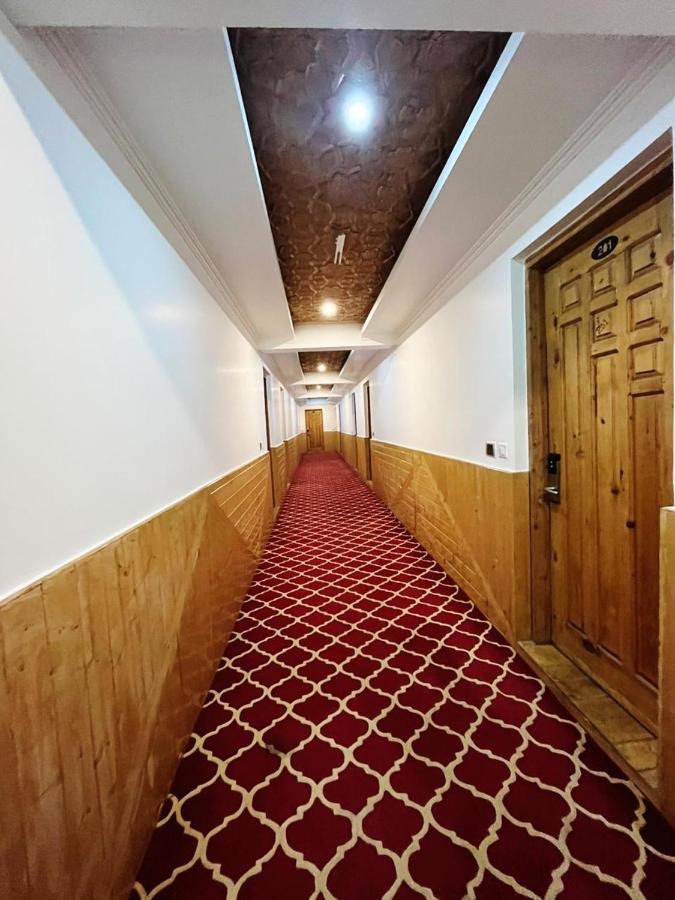 Hotel Sheen ศรีนาการ์ ภายนอก รูปภาพ
