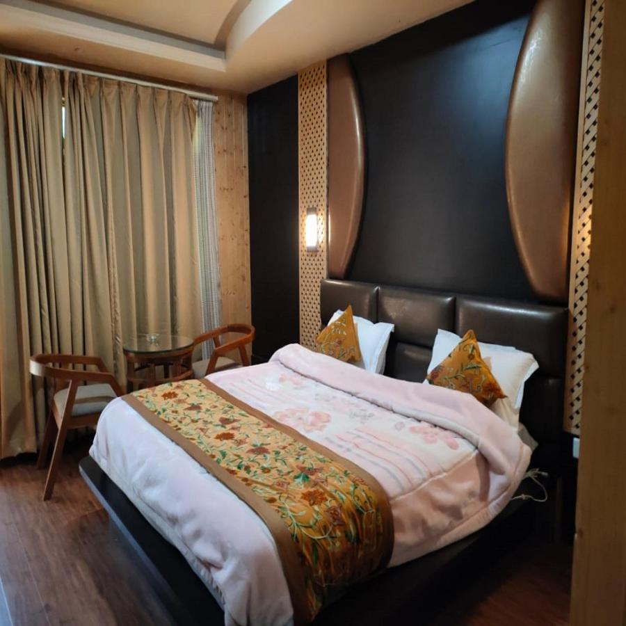 Hotel Sheen ศรีนาการ์ ภายนอก รูปภาพ