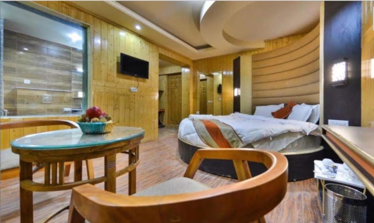Hotel Sheen ศรีนาการ์ ภายนอก รูปภาพ
